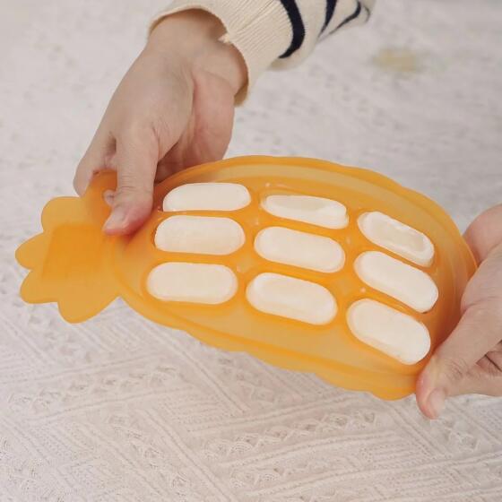 HAAKAA - PINEAPPLE SILICONE FEEDER